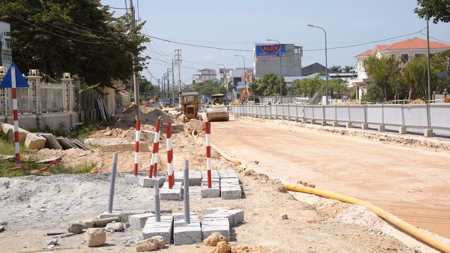 Đoàn thị sát các công trình khác thuộc Dự án thuộc chương trình phát triển các đô thị loại II (các đô thị xanh) và Dự án cải thiện môi trường nước TP Huế.