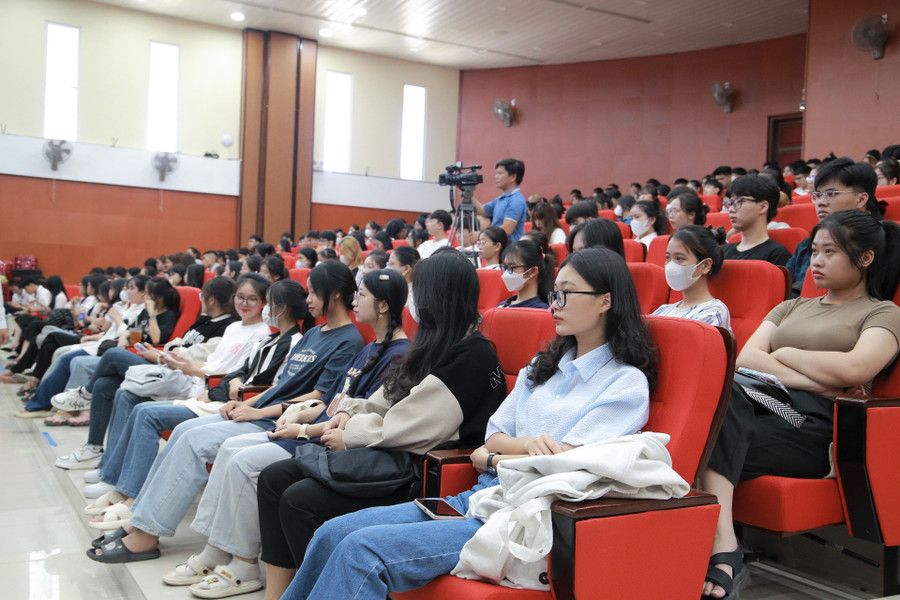 Vòng chung kết thu hút rất đông sinh viên ĐH Huế quan tâm, theo dõi. Vòng chung kết thu hút rất đông sinh viên ĐH Huế quan tâm, theo dõi.
