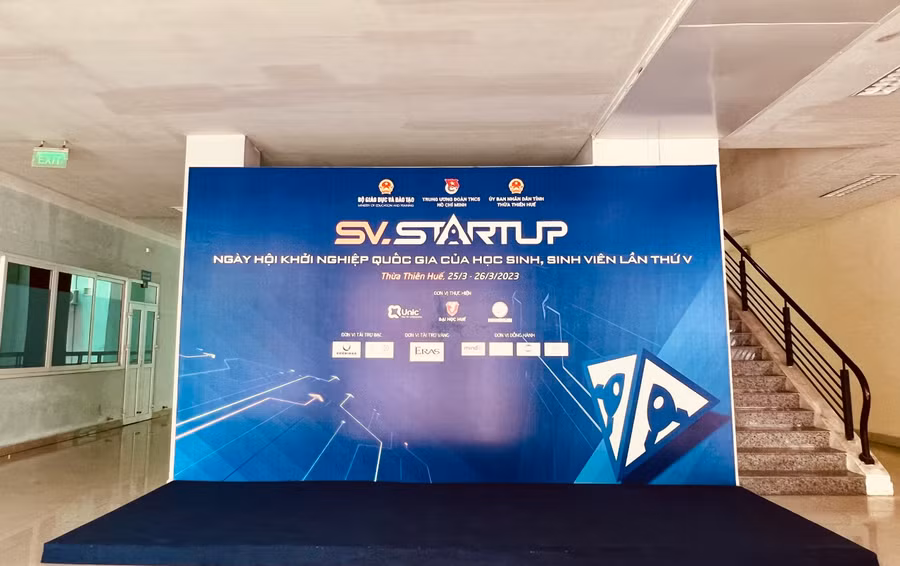 Sảnh tại tòa nhà.