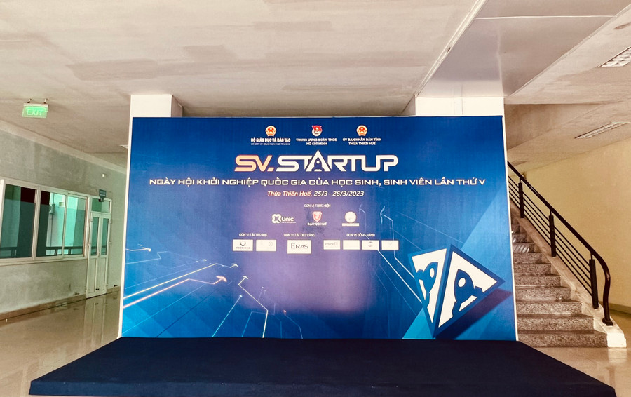 Sảnh tại tòa nhà.