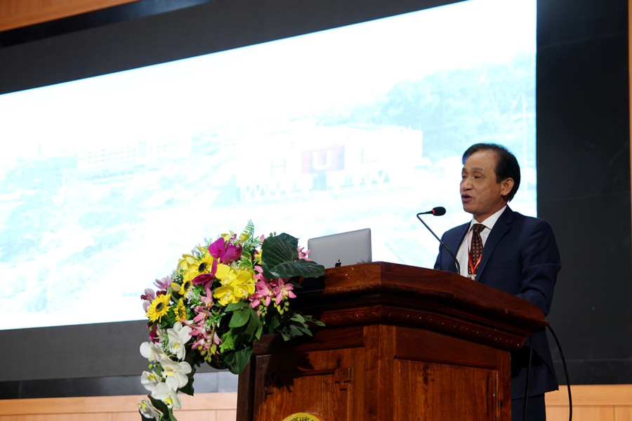 PGS.TS Đoàn Đức Lương, Hiệu trưởng Trường Đại học Luật, Đại học Huế phát biểu chào mừng tại lễ khai mạc. PGS.TS Đoàn Đức Lương, Hiệu trưởng Trường Đại học Luật, Đại học Huế phát biểu chào mừng tại lễ khai mạc.