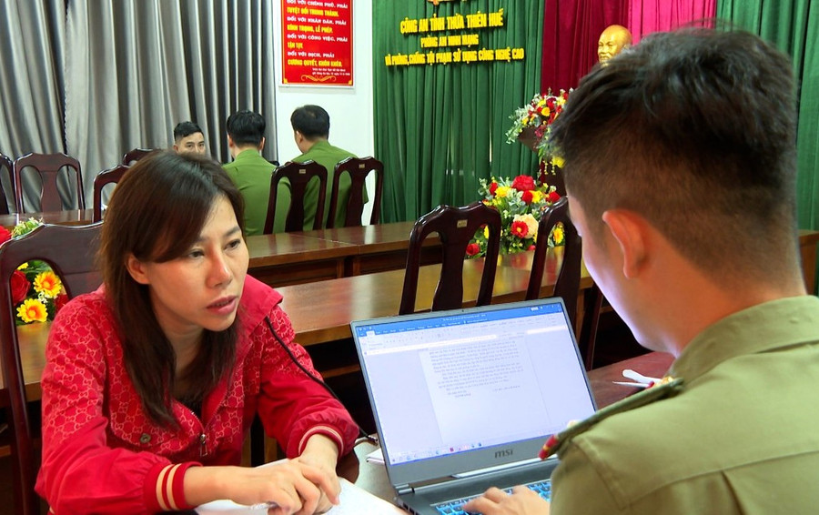 Nguyễn Thị Thu Hà tại cơ quan Công an. (Ảnh: CACC) Nguyễn Thị Thu Hà tại cơ quan Công an. (Ảnh: CACC)