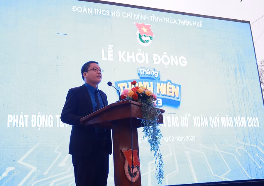 Ông Nguyễn Thanh Hoài – Bí thư Tỉnh đoàn Thừa Thiên – Huế phát biểu tại lễ ra quân Tháng Thanh niên.