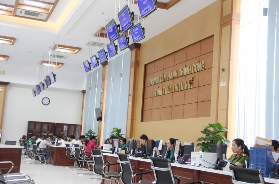 Nhiều ưu đãi khi sử dụng dịch vụ công trực tuyến tại tỉnh Thừa Thiên - Huế từ ngày 1/9/2023 đến hết ngày 31/12/2024 (Ảnh: Đại Dương). Nhiều ưu đãi khi sử dụng dịch vụ công trực tuyến tại tỉnh Thừa Thiên - Huế từ ngày 1/9/2023 đến hết ngày 31/12/2024 (Ảnh: Đại Dương).
