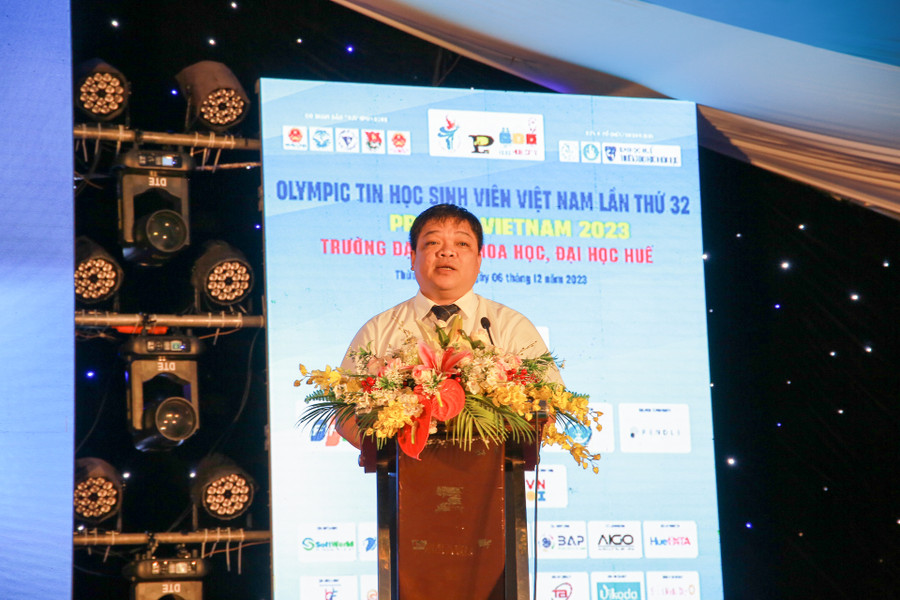 PGS.TS Võ Thanh Tùng – Hiệu trưởng Trường ĐH Khoa học, ĐH Huế phát biểu tại lễ bế mạc. PGS.TS Võ Thanh Tùng – Hiệu trưởng Trường ĐH Khoa học, ĐH Huế phát biểu tại lễ bế mạc.