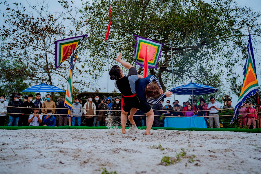 Những miếng đánh đẹp tung ra. Những miếng đánh đẹp tung ra.