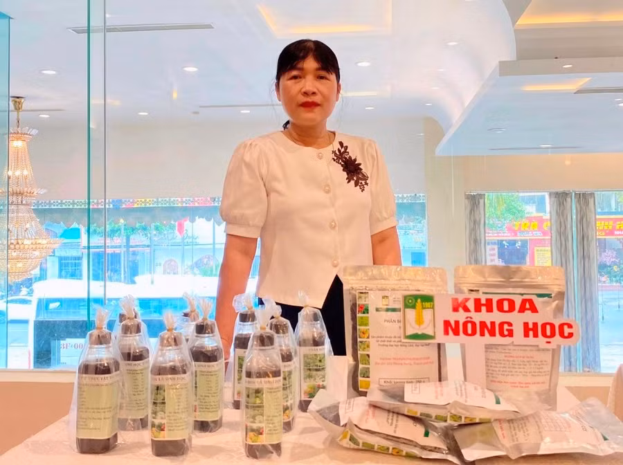 GS.TS Hoàng Thị Thái Hòa – Trưởng Khoa Nông học, Trường ĐH Nông lâm, ĐH Huế là một trong những nữ Nhà giáo ưu tú, tiên phong trong lĩnh vực nghiên cứu khoa học. (Ảnh: NVCC)