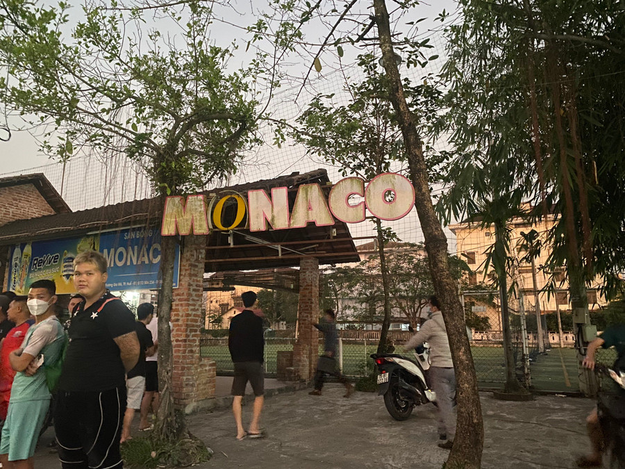 Khung thành sân bóng đá mini đổ sập khiến một thanh niên tử vong ảnh 2