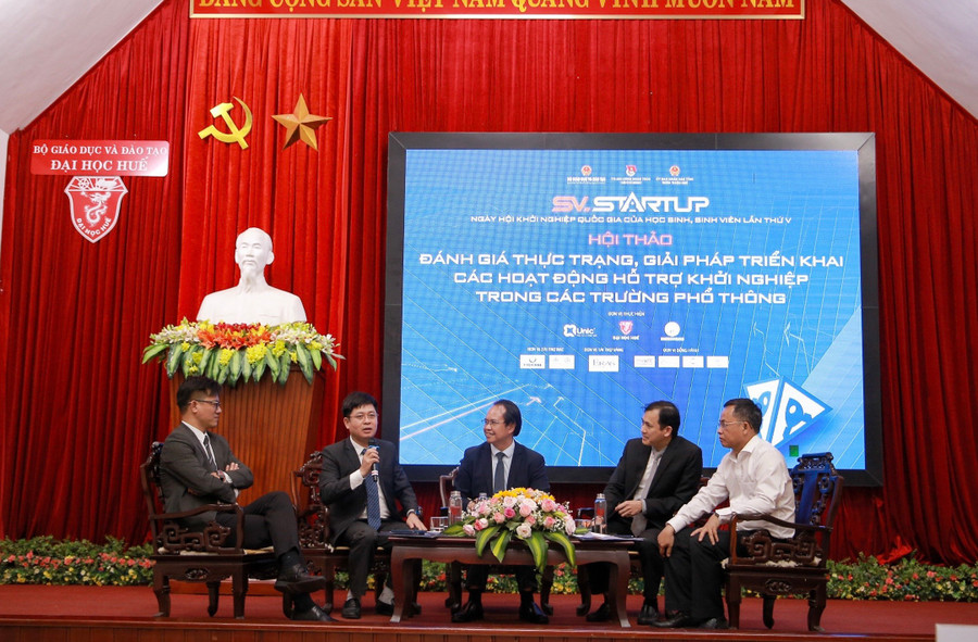 Các đại biểu trao đổi, phân tích thông tin về hệ sinh thái khởi nghiệp, thực trạng triển khai ở các trường phổ thông. Các đại biểu trao đổi, phân tích thông tin về hệ sinh thái khởi nghiệp, thực trạng triển khai ở các trường phổ thông.