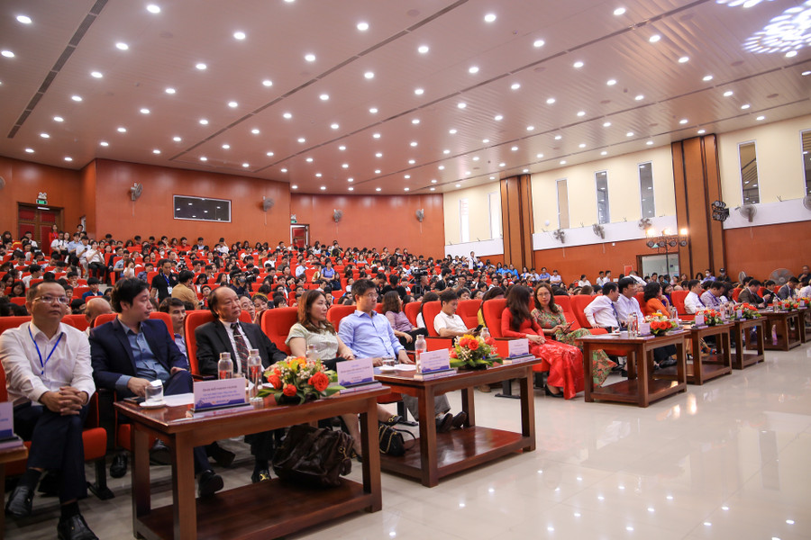 Tại lễ bế mạc, Ban tổ chức đã trao giải cho 80 dự án lọt vào vòng chung kết gồm 50 dự án của khối sinh viên và 30 dự án của khối học sinh phổ thông.