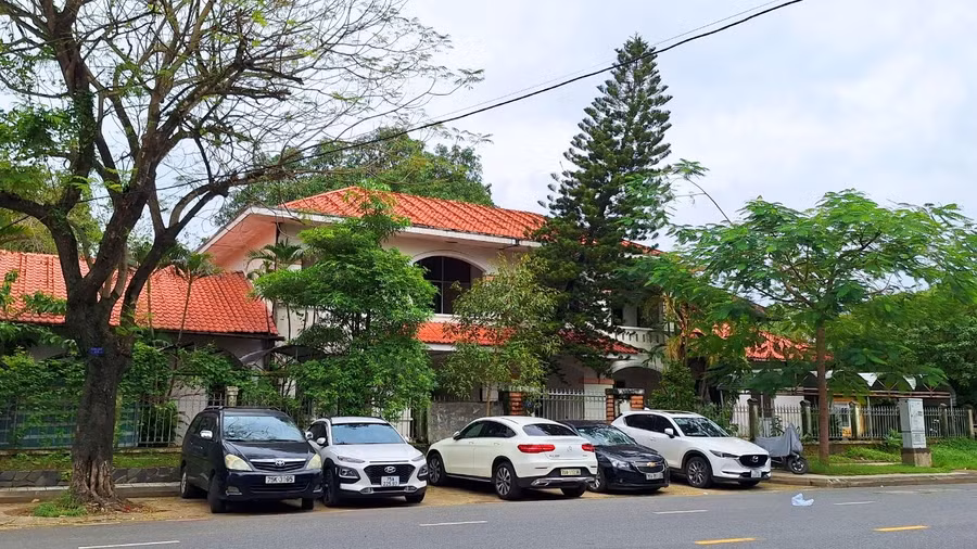 Khu đất số 19 đường Nguyễn Huệ là trụ sở làm việc cũ của Công ty cổ phần đường bộ 1 Thừa Thiên - Huế.