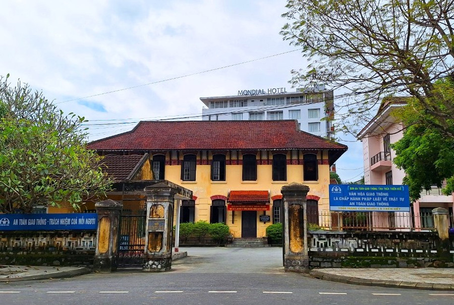 Cùng với khu "đất vàng" số 8-10 đường Phan Bội Châu sẽ được đấu giá với giá khởi điểm 230,9 tỷ đồng. (Ảnh: Đại Dương) Cùng với khu "đất vàng" số 8-10 đường Phan Bội Châu sẽ được đấu giá với giá khởi điểm 230,9 tỷ đồng. (Ảnh: Đại Dương)