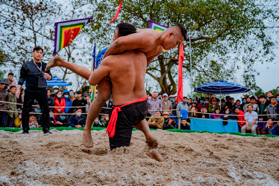 Các đô vật phải vượt qua vòng đấu loại, giành chiến thắng trước 2 đối thủ mới bước vào vòng bán kết, thắng bán kết sẽ vào chung kết. Các đô vật phải vượt qua vòng đấu loại, giành chiến thắng trước 2 đối thủ mới bước vào vòng bán kết, thắng bán kết sẽ vào chung kết.