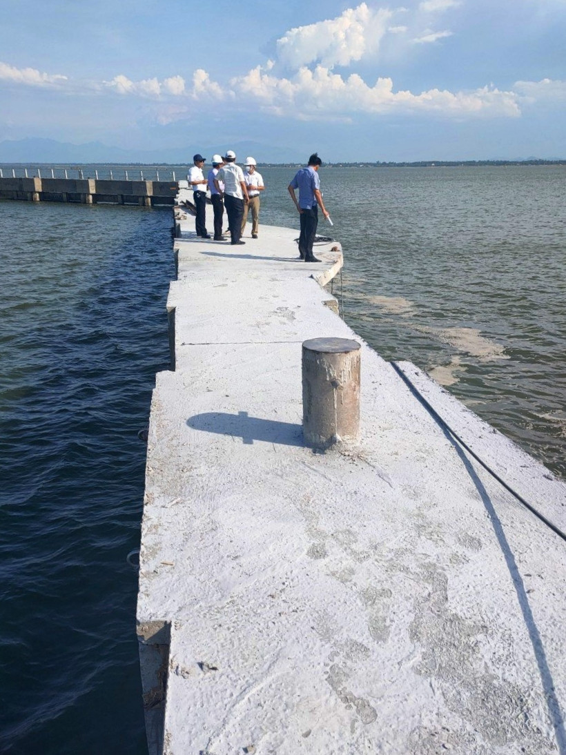 Dự án nâng cấp khu neo đậu tránh trú bão Phú Hải với tổng vốn 32 tỷ đồng thuộc dự án “Xây dựng, nâng cấp cơ sở hạ tầng nghề cá tỉnh Thừa Thiên - Huế" hiện cơ bản hoàn thành khối lượng công trình, đang hoàn chỉnh hồ sơ để bàn giao. Dự án nâng cấp khu neo đậu tránh trú bão Phú Hải với tổng vốn 32 tỷ đồng thuộc dự án “Xây dựng, nâng cấp cơ sở hạ tầng nghề cá tỉnh Thừa Thiên - Huế" hiện cơ bản hoàn thành khối lượng công trình, đang hoàn chỉnh hồ sơ để bàn giao.