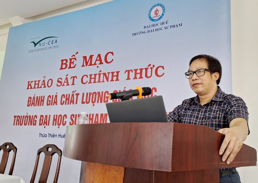 Giám đốc ĐH Huế - PGS.TS Lê Anh Phương phát biểu chúc mừng tại bế mạc kỳ khảo sát đánh giá chất lượng giáo dục chu kỳ 2 tại Trường ĐH Sư phạm, ĐH Huế.