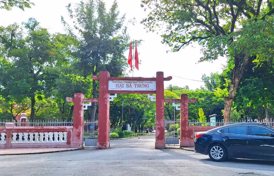 Sở GD&ĐT tỉnh Thừa Thiên - Huế vừa ra quyết định kỷ luật ông Ngô Đức Thức, Hiệu trưởng Trường THPT Hai Bà Trưng. (Ảnh: Đại Dương)