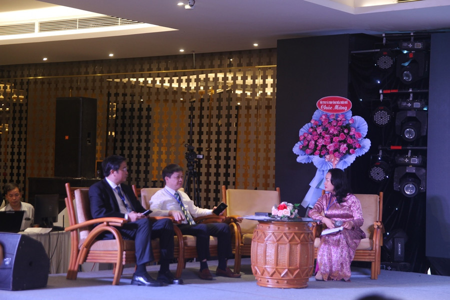 Nhiều báo cáo được trình bày. Nhiều báo cáo được trình bày.
