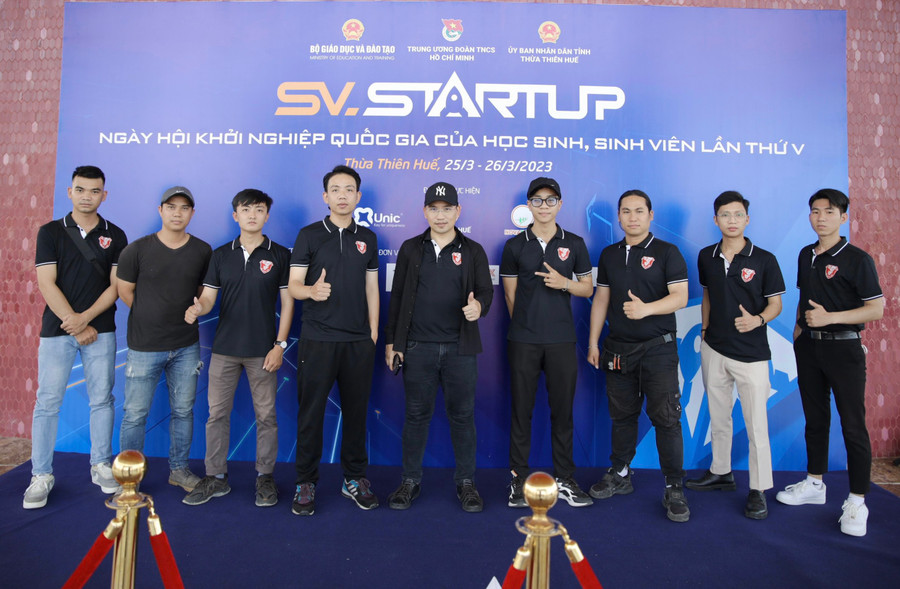 Các đội tổ chức sẵn sàng.