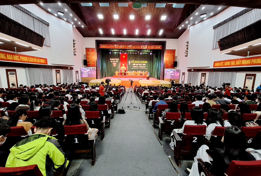 Toàn cảnh lễ khai giảng toàn ĐH Huế.