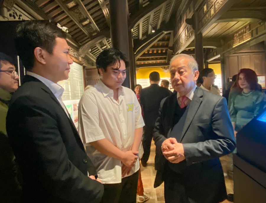 Tại buổi triển lãm có sự tham gia của ông Phan Ngọc Thọ - Phó Bí thư thường trực Tỉnh ủy Thừa Thiên – Huế. Tại buổi triển lãm có sự tham gia của ông Phan Ngọc Thọ - Phó Bí thư thường trực Tỉnh ủy Thừa Thiên – Huế.