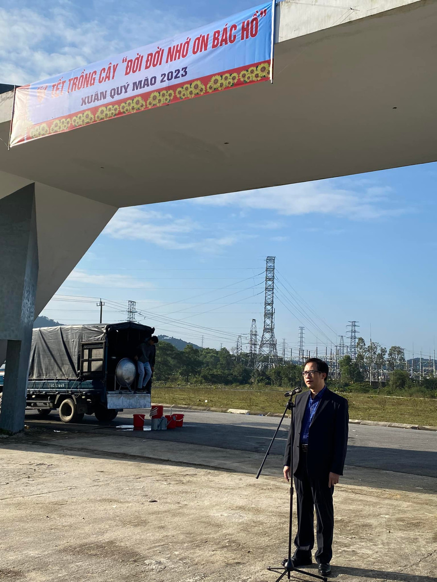 PGS.TS. Lê Anh Phương - Giám đốc Đại học Huế phát biểu tại Lễ Tết trồng cây "Đời đời nhớ ơn Bác Hồ" sáng mùng 10 Tết. PGS.TS. Lê Anh Phương - Giám đốc Đại học Huế phát biểu tại Lễ Tết trồng cây "Đời đời nhớ ơn Bác Hồ" sáng mùng 10 Tết.