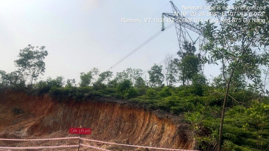 Sau khi phát hiện và làm việc với chính quyền xã Lộc Bổn, huyện Phú Lộc, đơn vị Truyền tải điện Thừa Thiên – Huế đã giăng dây khu vực bị ảnh hưởng. Sau khi phát hiện và làm việc với chính quyền xã Lộc Bổn, huyện Phú Lộc, đơn vị Truyền tải điện Thừa Thiên – Huế đã giăng dây khu vực bị ảnh hưởng.