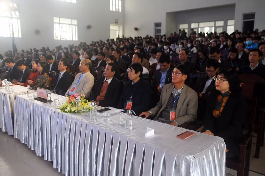 Các đại biểu và Ban giám khảo cuộc thi.