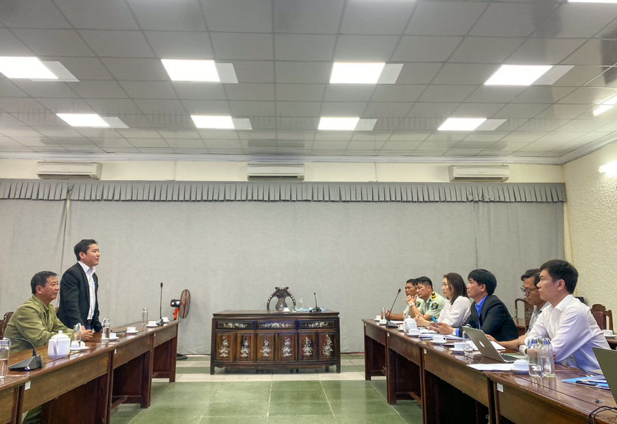 Đại diện UBND phường Đông Ba và Trung tâm Bảo tồn Di tích Cố đô Huế làm việc, xác minh phản ánh của báo Giáo dục và Thời đại nêu về bãi giữ xe Đại Nội. (Ảnh: Hoàng Hải). Đại diện UBND phường Đông Ba và Trung tâm Bảo tồn Di tích Cố đô Huế làm việc, xác minh phản ánh của báo Giáo dục và Thời đại nêu về bãi giữ xe Đại Nội. (Ảnh: Hoàng Hải).