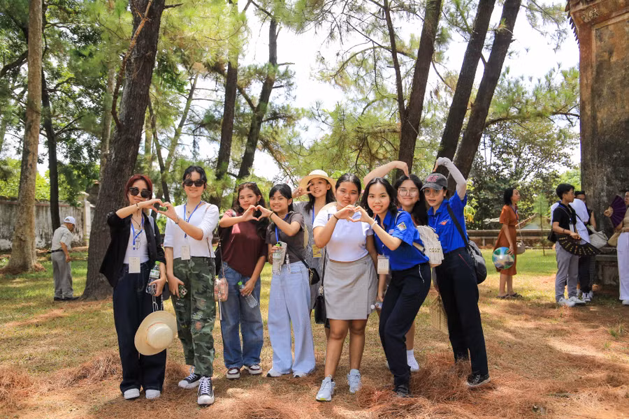 Đây còn là cơ hội để học sinh các nước được giao lưu, học học và trau dồi kỹ năng Tiếng anh. (Ảnh: Hoàng Hải).