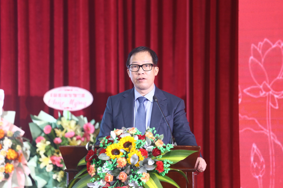 PGS.TS Lê Anh Phương, Giám đốc Đại học Huế phát biểu chúc mừng ngày Nhà giáo Việt Nam. PGS.TS Lê Anh Phương, Giám đốc Đại học Huế phát biểu chúc mừng ngày Nhà giáo Việt Nam.