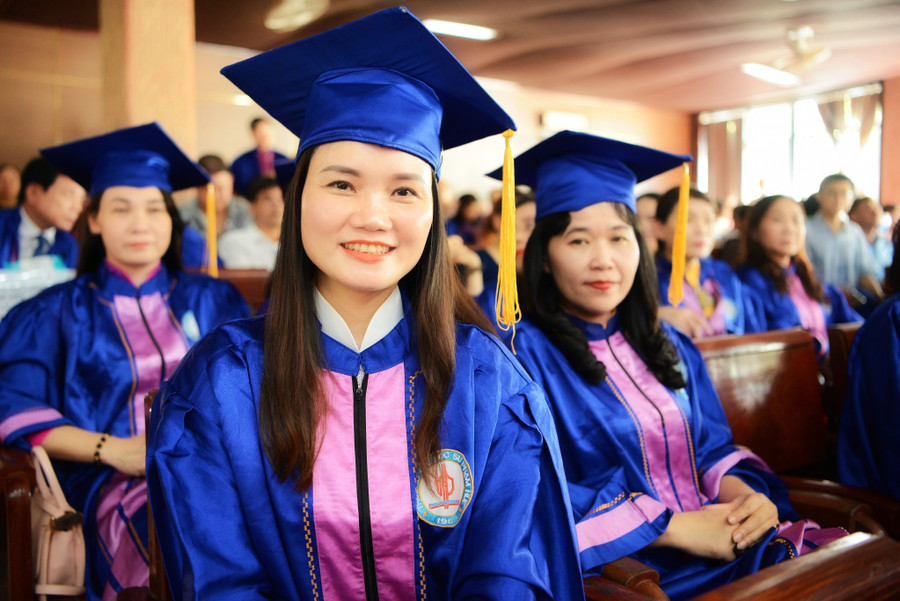 Các tân tiến sĩ, thạc sĩ tại buổi lễ tốt nghiệp.