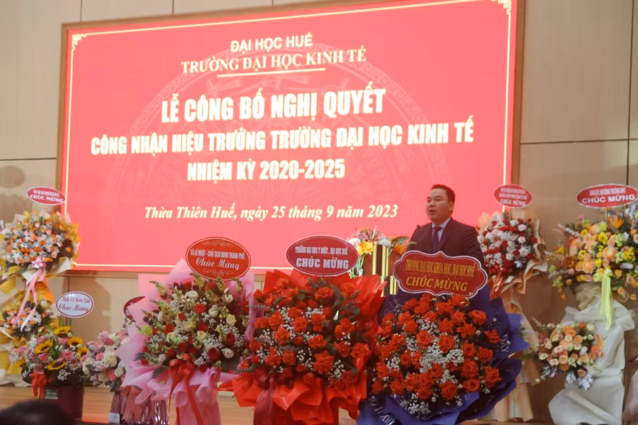 PGS.TS Trương Tấn Quân được bổ nhiệm là Hiệu trưởng Trường Đại học Kinh tế, Đại học Huế nhiệm kỳ 2020-2025. (Ảnh: Đại Dương)