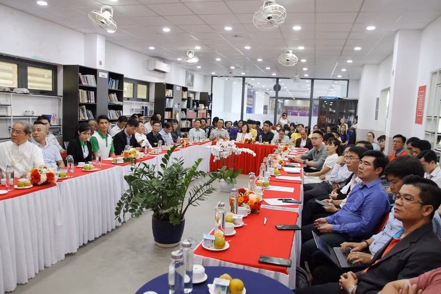 Đại diện các doanh nghiệp về tham dự hội nghị.