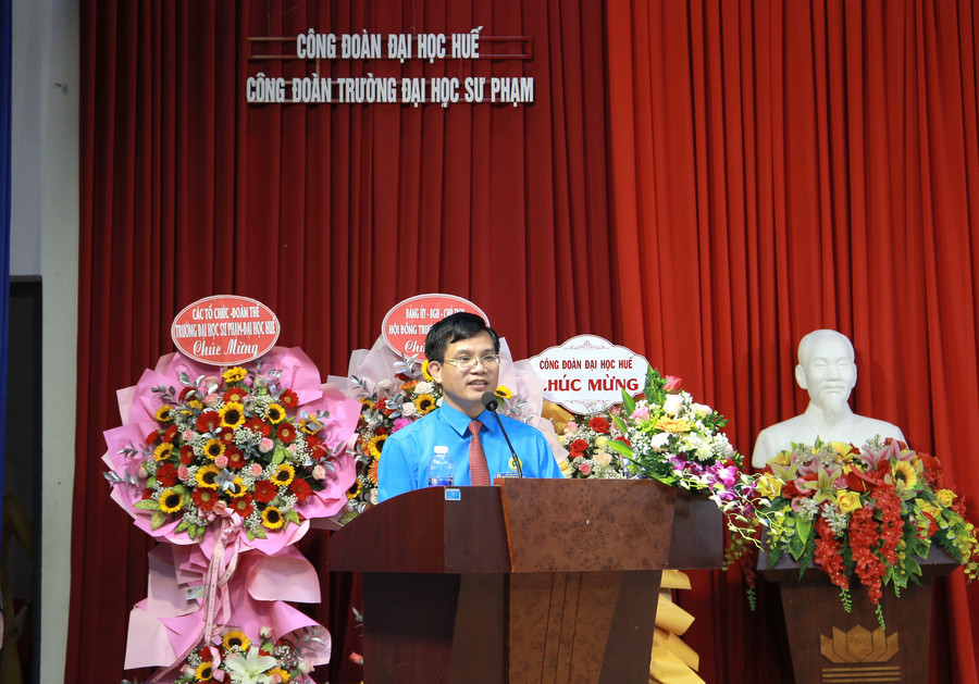 Ông Nguyễn Duân - Chủ tịch Công đoàn ĐH Huế phát biểu tại đại hội.