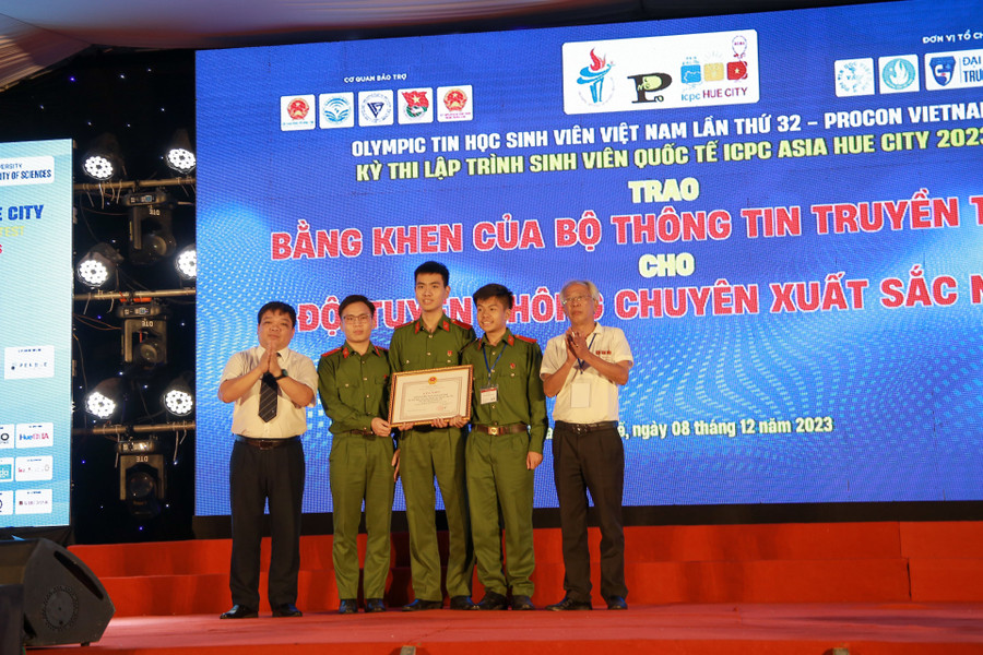 Trao Bằng khen của Bộ Thông tin và Truyền thông cho 2 đội tuyển Việt Nam xuất sắc nhất trong kỳ thi ICPC Asia Hue City 2023. Trao Bằng khen của Bộ Thông tin và Truyền thông cho 2 đội tuyển Việt Nam xuất sắc nhất trong kỳ thi ICPC Asia Hue City 2023.