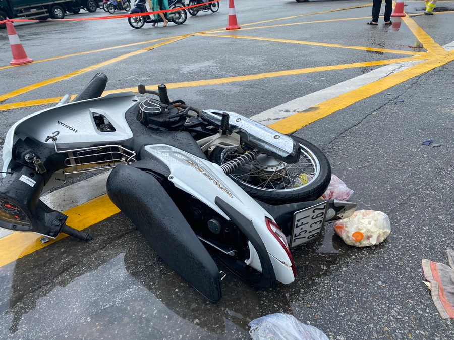 2 vợ chồng ông Mến bị xe ben tông dẫn đến tai nạn thương tâm. 2 vợ chồng ông Mến bị xe ben tông dẫn đến tai nạn thương tâm.