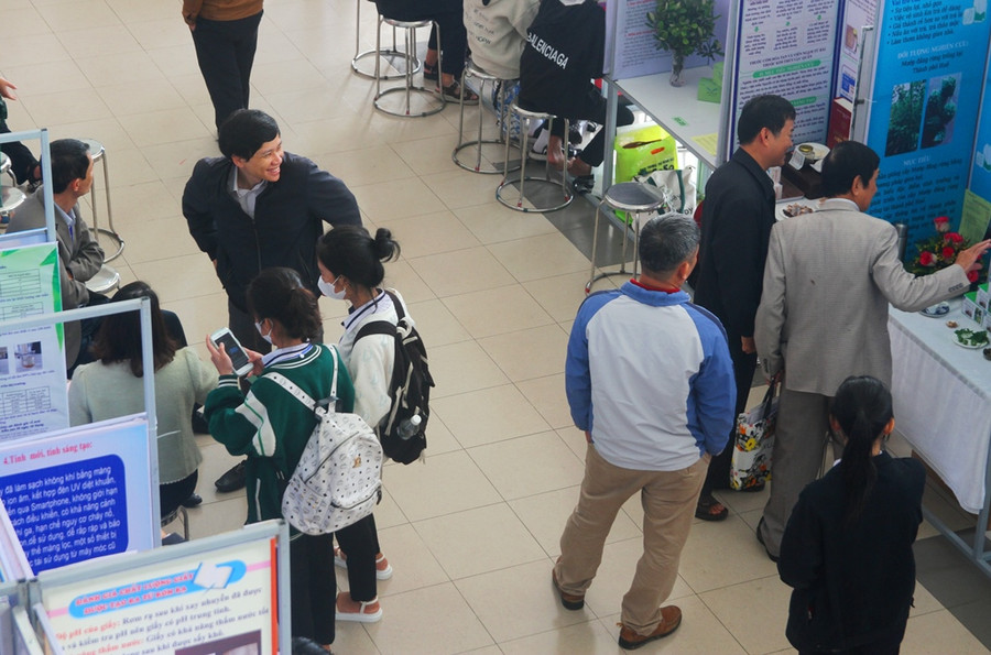 Cuộc thi Khoa học - Kỹ thuật cho học sinh Trung học Thừa Thiên - Huế là sân chơi bổ ích, thúc đẩy phong trào làm khoa học cho các em.