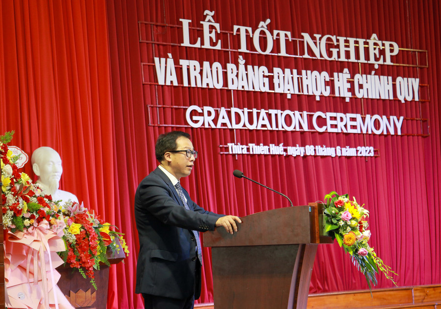 PGS.TS Lê Anh Phương – Hiệu trưởng Trường ĐH Sư phạm, ĐH Huế chia sẻ tại Lễ tốt nghiệp.