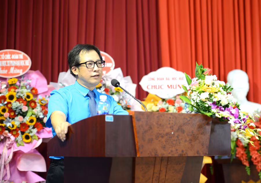 PGS.TS. Lê Anh Phương - Giám đốc ĐH Huế, Hiệu trưởng Trường ĐH Sư phạm phát biểu tại Đại hội.