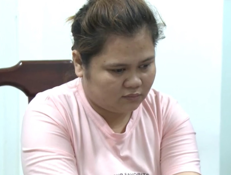 Hà Thị Thu Hằng đón các nạn nhân đi lên Lào Cai để bán cho Nguyễn Mạnh Hổ và Nguyễn Văn Hiệu. (Ảnh: Công an cung cấp) Hà Thị Thu Hằng đón các nạn nhân đi lên Lào Cai để bán cho Nguyễn Mạnh Hổ và Nguyễn Văn Hiệu. (Ảnh: Công an cung cấp)