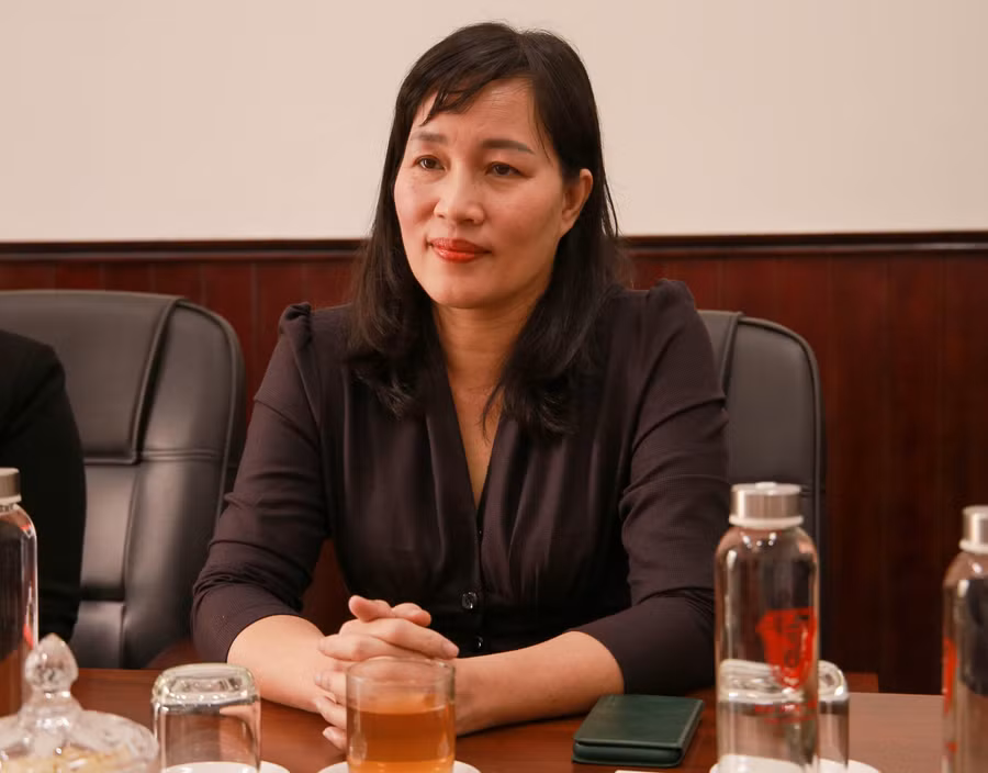 Bà Đỗ Thị Xuân Dung, Phó Giám đốc Đại học Huế mong muốn cách làm truyền thông mới mẻ của Báo GD&TĐ sẽ mang đến nhiều giá trị tốt đẹp cho xã hội và ngành Giáo dục. (Ảnh: Hoàng Hải).