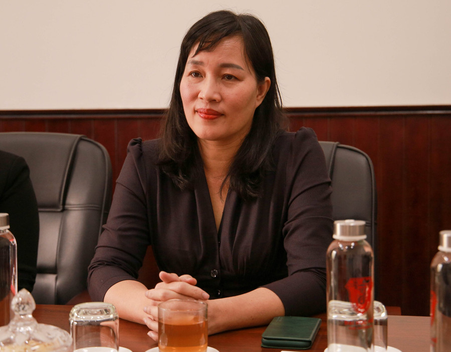 Bà Đỗ Thị Xuân Dung, Phó Giám đốc Đại học Huế mong muốn cách làm truyền thông mới mẻ của Báo GD&TĐ sẽ mang đến nhiều giá trị tốt đẹp cho xã hội và ngành Giáo dục. (Ảnh: Hoàng Hải).