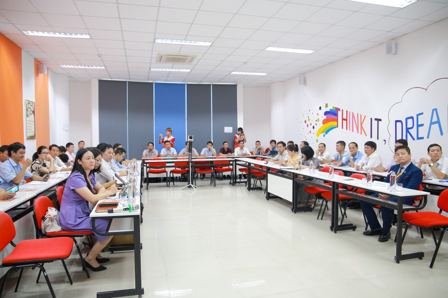 Chương trình tập huấn được tổ chức trong 2 ngày (11-12/11) với sự tham gia của gần 60 học viên.