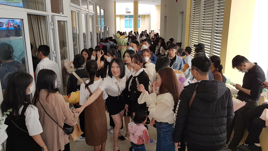 Người thân chung vui ngày lễ.