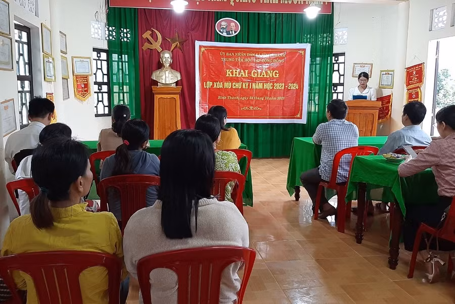 Ngôi nhà sinh hoạt cộng đồng là nơi khai giảng và học tập của lớp xóa mù chữ kỳ I, năm học 2023-2024.