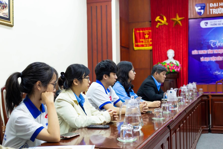 Các sinh viên Trường Đại học Khoa học, Đại học Huế sẽ được nâng cao kỹ năng về tin học chuẩn Microsoft trong thời gian tới.