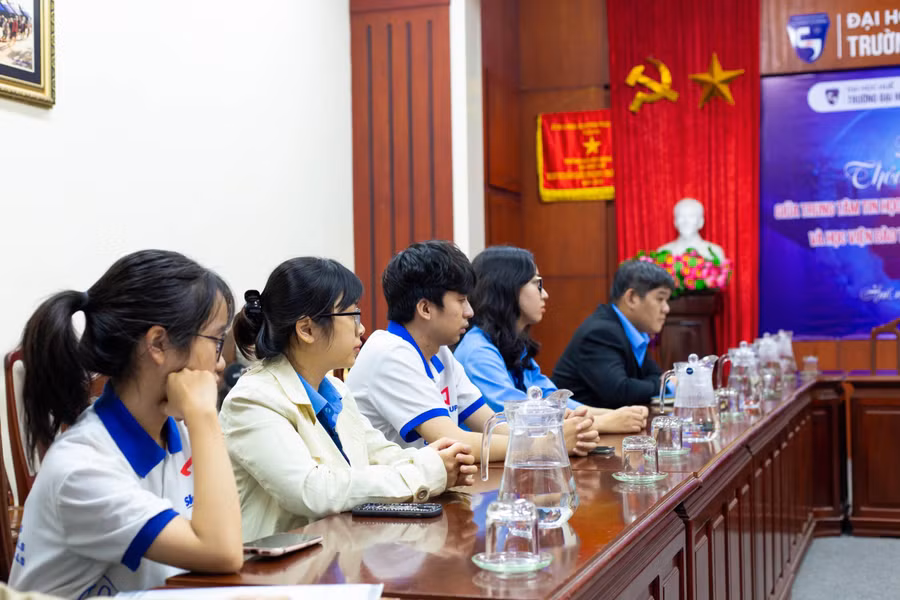 Các sinh viên Trường Đại học Khoa học, Đại học Huế sẽ được nâng cao kỹ năng về tin học chuẩn Microsoft trong thời gian tới.
