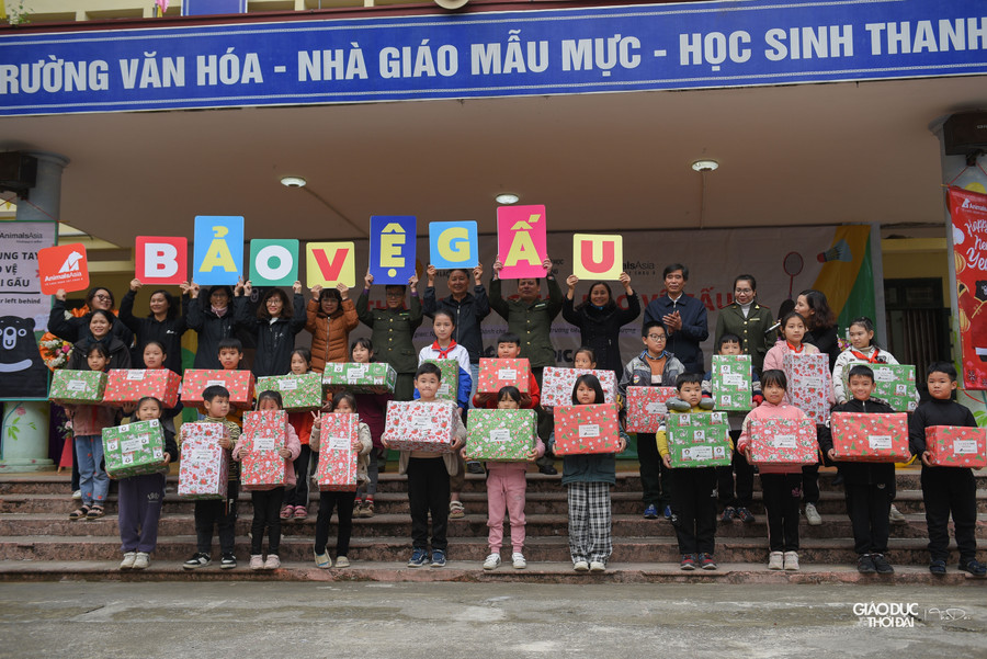 Với cách tiếp cận văn minh và thân thiện, các chương trình tuyên truyền bảo vệ gấu của Animals Asia được đón nhận và yêu thích bởi các em nhỏ và ủng hộ của nhà trường và các cơ quan chức năng.