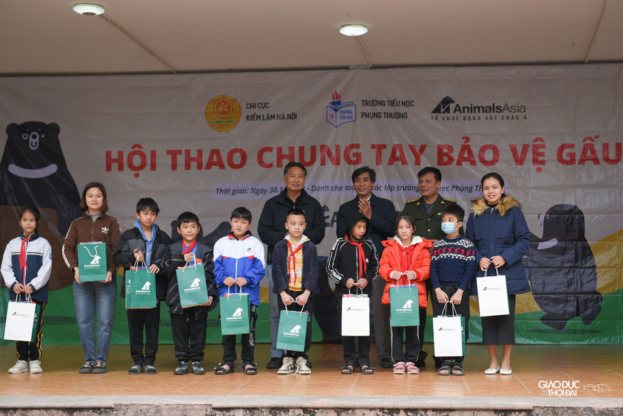 Chương trình tuyên truyền nâng cao ý thức bảo vệ gấu và động vật hoang dã tới các trường tiểu học là một trong những hoạt động giáo dục mũi nhọn của Tổ chức Động vật Châu Á, hiện đã được triển khai ở Vĩnh Phúc, Hà Nội, Nghệ An và Đắk Lắk.