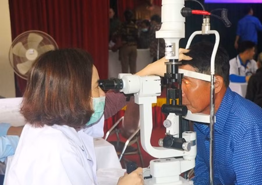 250 hộ dân xã Lâm Hợp (thị xã Kỳ Anh, Hà Tĩnh) được khám và cấp phát thuốc miễn phí trong đợt này.